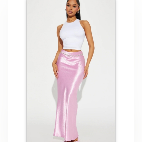 Pink satin maxi skirt - Picture 3 of 9